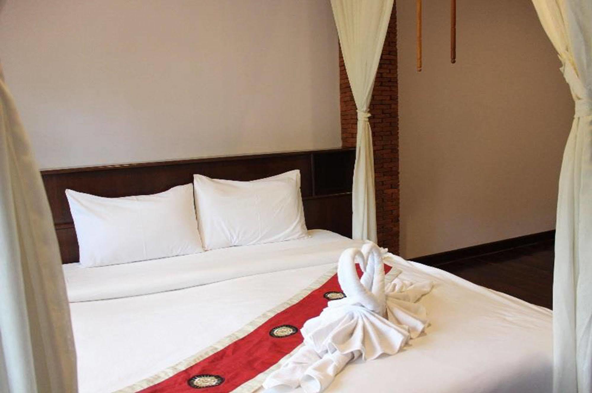 Boom Boom Beach Resort Laem Sing Chanthaburi Bagian luar foto