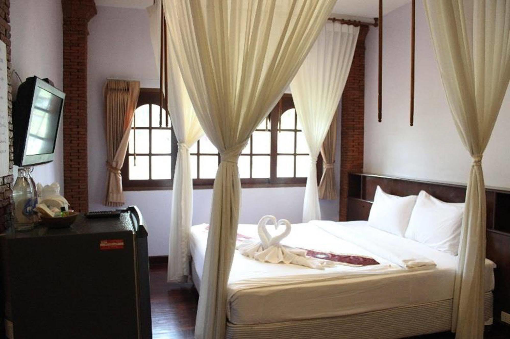Boom Boom Beach Resort Laem Sing Chanthaburi Bagian luar foto
