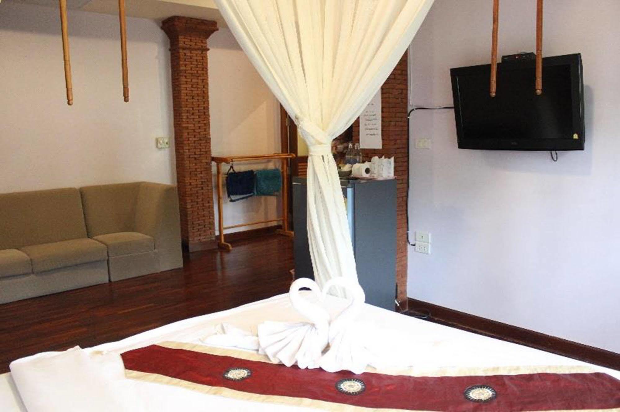 Boom Boom Beach Resort Laem Sing Chanthaburi Bagian luar foto