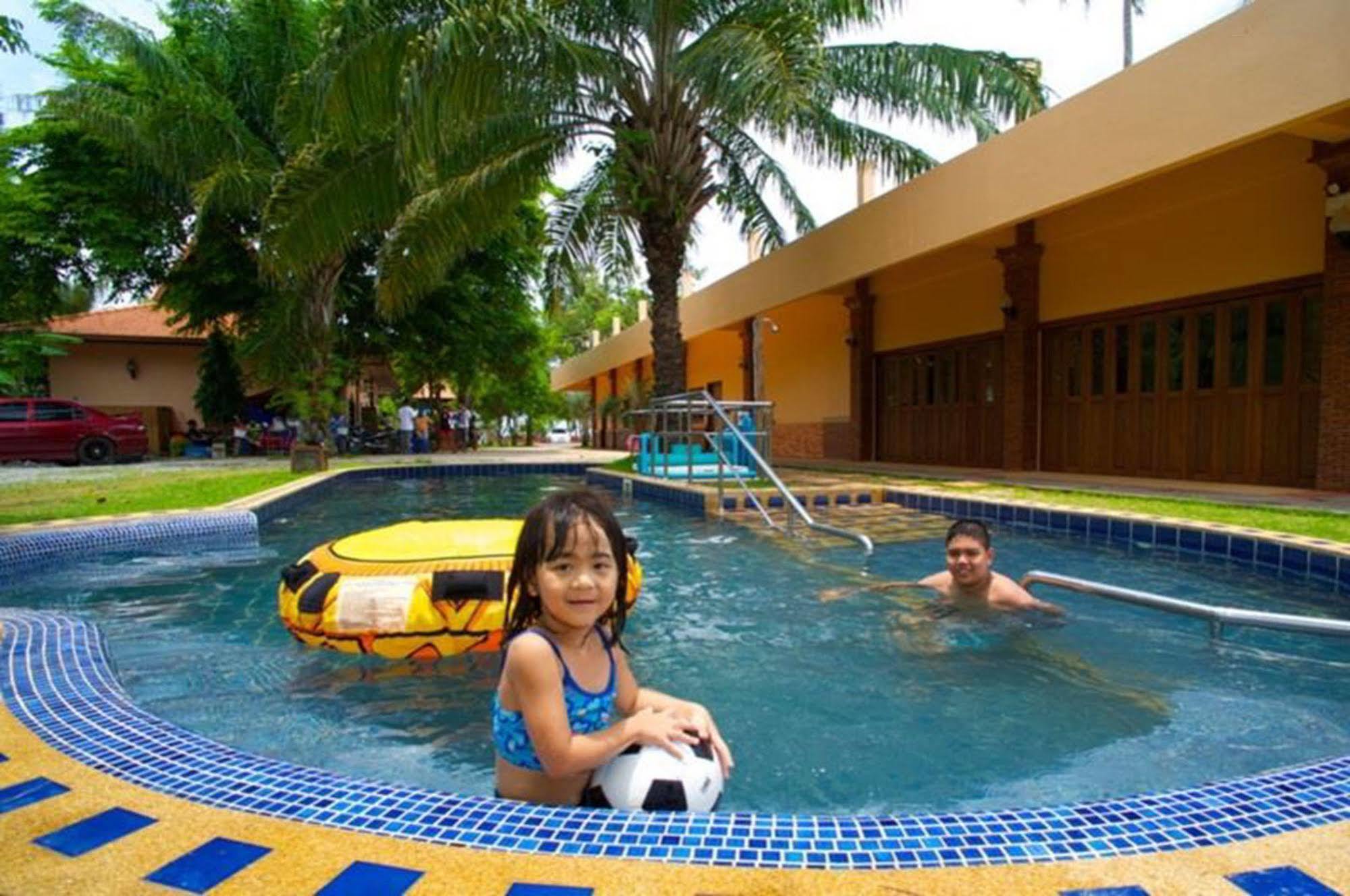 Boom Boom Beach Resort Laem Sing Chanthaburi Bagian luar foto