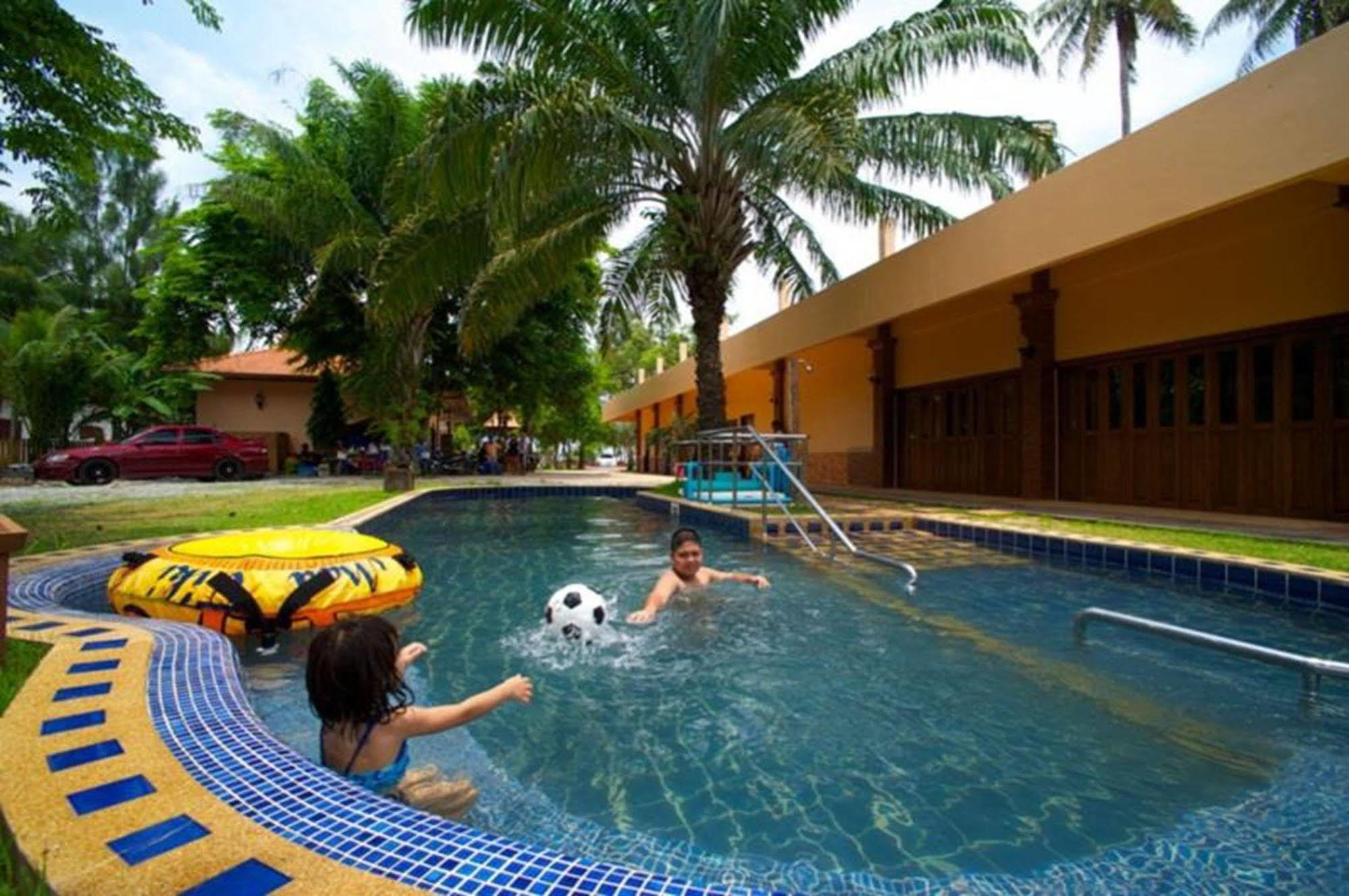 Boom Boom Beach Resort Laem Sing Chanthaburi Bagian luar foto