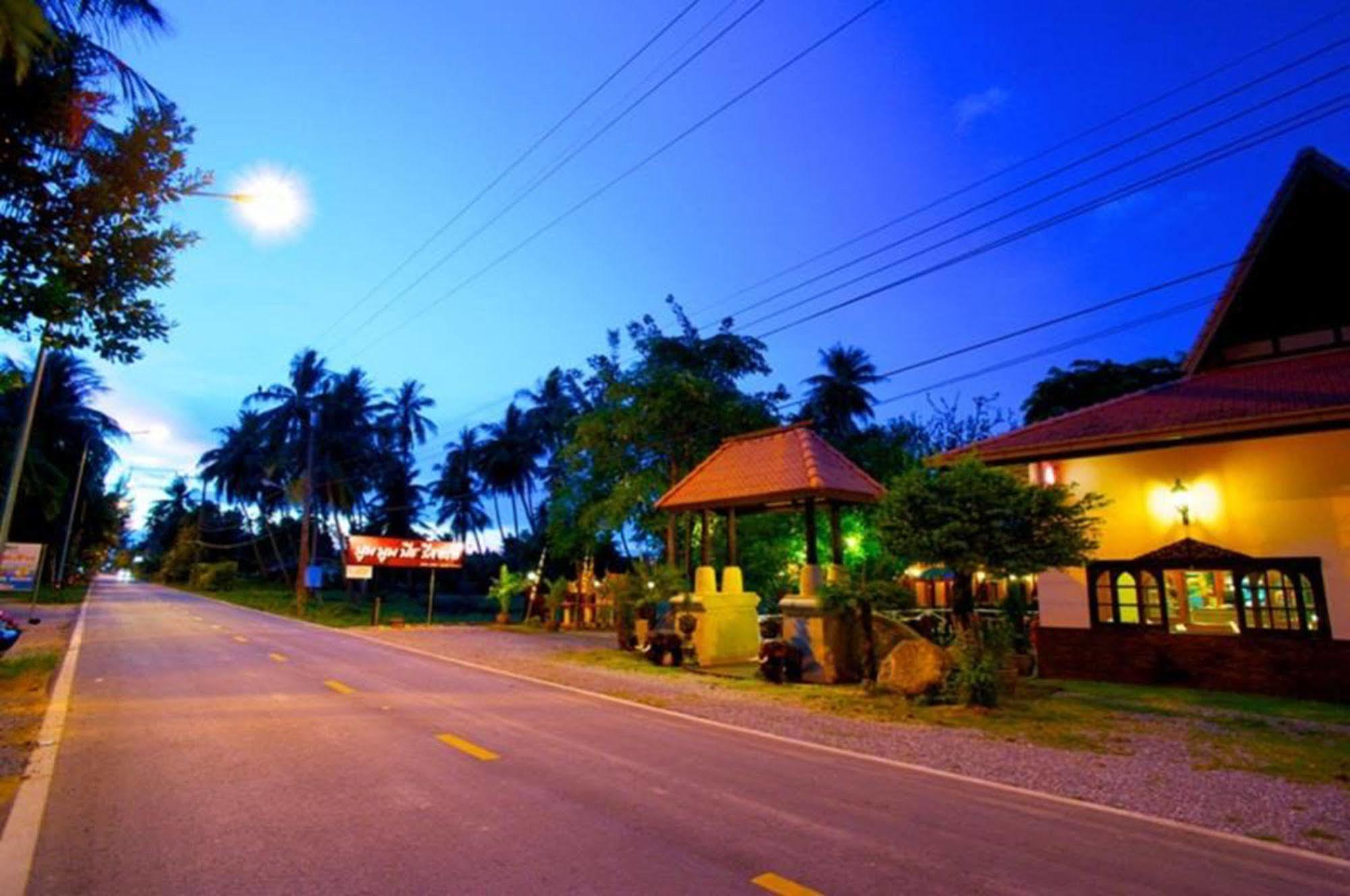 Boom Boom Beach Resort Laem Sing Chanthaburi Bagian luar foto